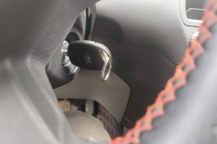 Used Ford Transit 2017 2.0T Diesel Multi-Purpose Commercial Vehicle Short Wheelbase Low Roof China V Standard
