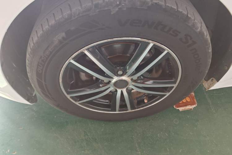 Used Kia K5 2014 2.0L Automatic GL Left Front Wheel Hub