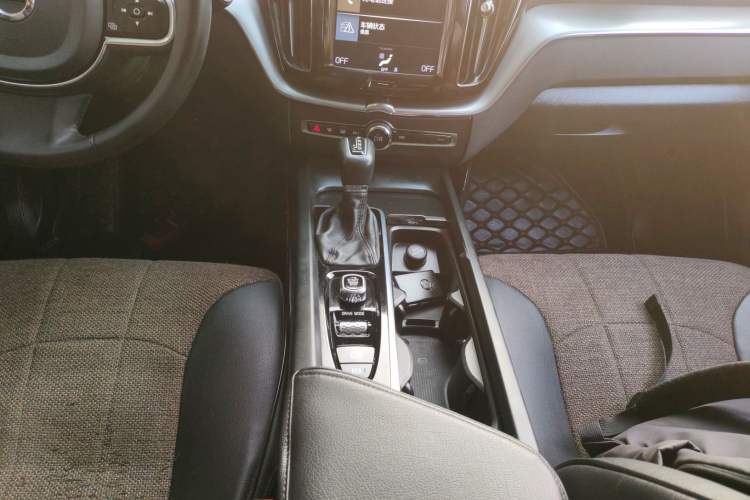 Used Volvo XC60 2021 T5 4x4 Smart Luxury Edition Gear Lever