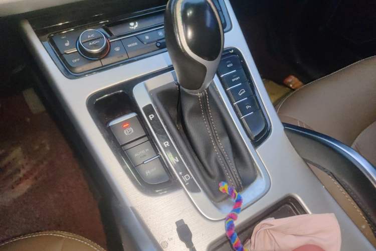 Used Geely Auto Emgrand X7 Sport 2016 1.8TD Automatic ZhiZun Version
