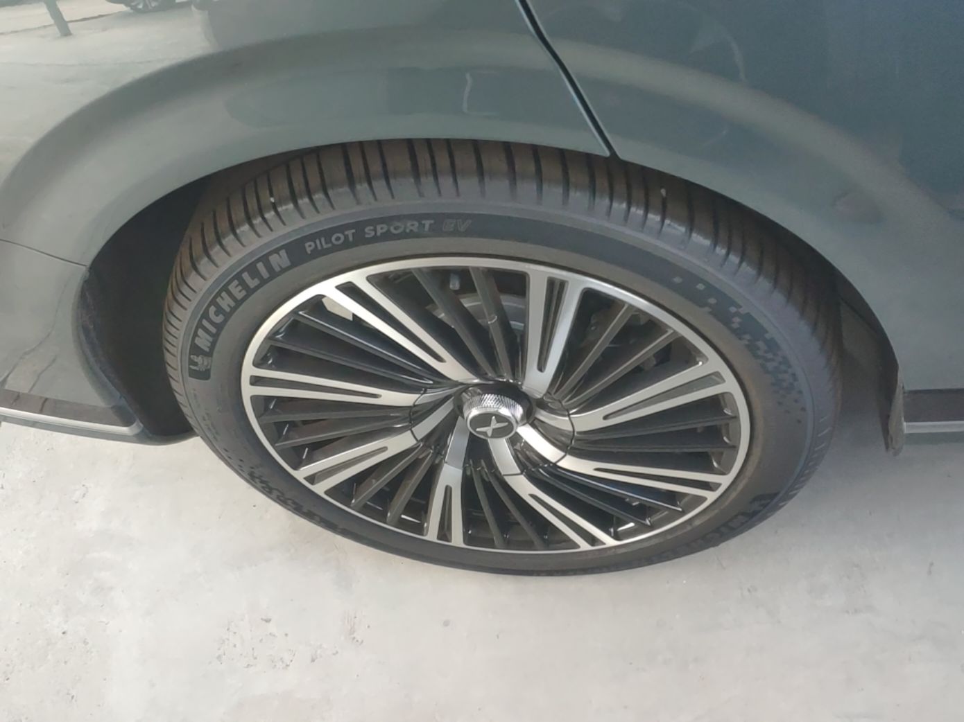 XPeng G9 2025 680 Ultra-Long Range All-Wheel Drive Max — снимка 11