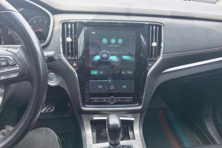 Used Roewe RX5 2016 20T Two-Wheel Drive Automatic Internet Smart Edition Audio And AC Panel