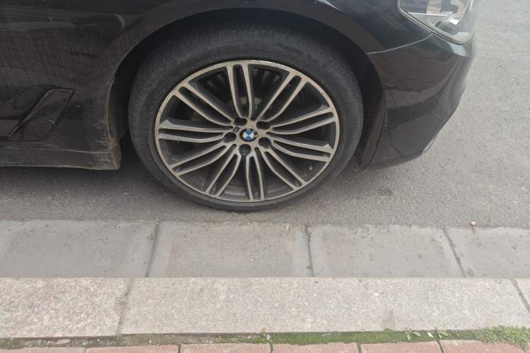 Used BMW 5 Series 2018 Restyled 530Li Leading Edition M Sport Package
