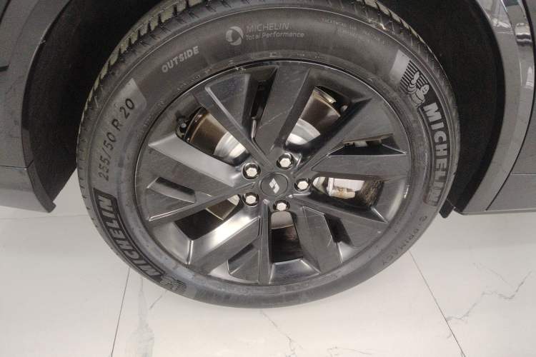 Used Li Auto L8 2023 Pro Model
