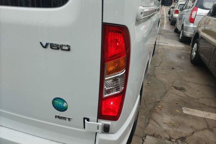 Used SAIC MAXUS Xintu V80 2024 Aotong Value Edition 6AMT Short Wheelbase Mid-Roof Model 127 Ps 5/6 Seats
