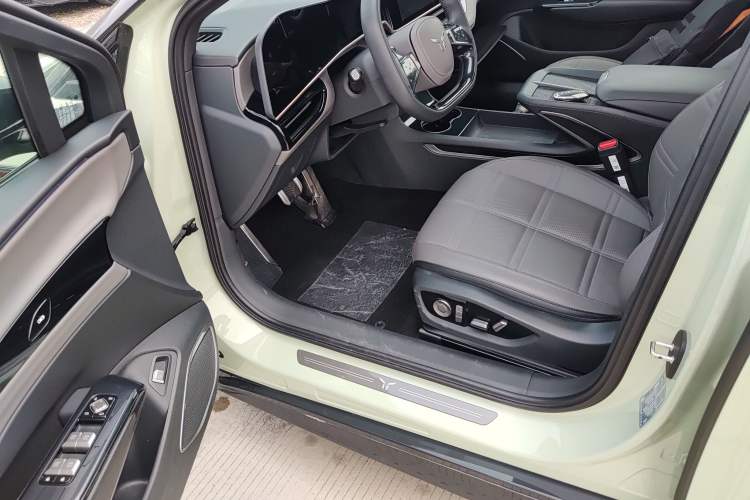 Used Hongqi EH7 2024 690 Pro Driver Seat