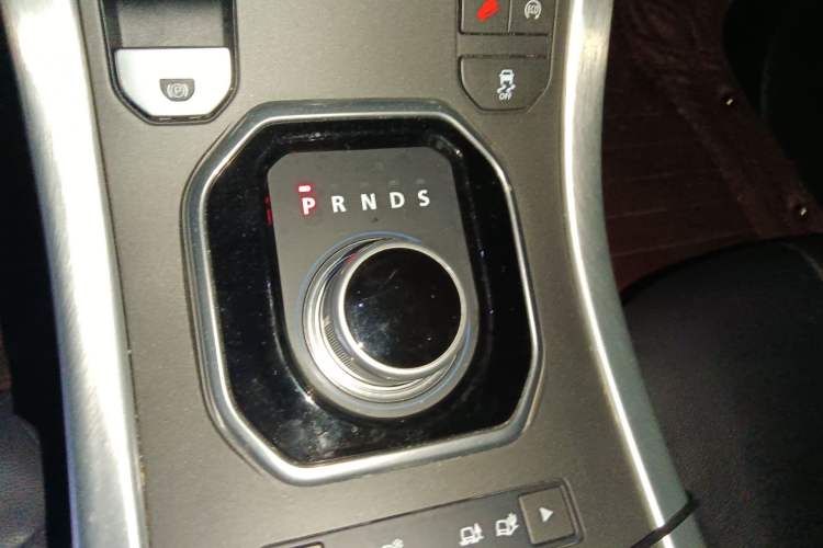 Used Land Rover Range Evoque 2014 2.0T 5-Door Luxury Edition Gear Lever