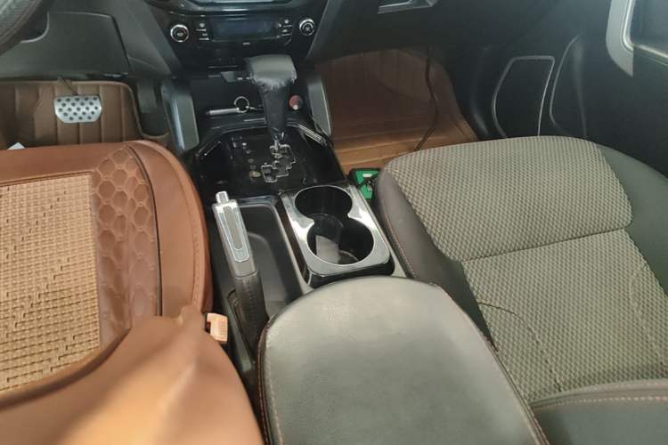 Used Geely Auto GX7 2015 Sports Edition 2.0L Automatic Luxury Upgrade Version China V Standard