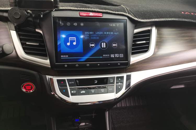 Used Honda Jade 2017 1.8L automatic Comfort version 5 seats Audio And AC Panel