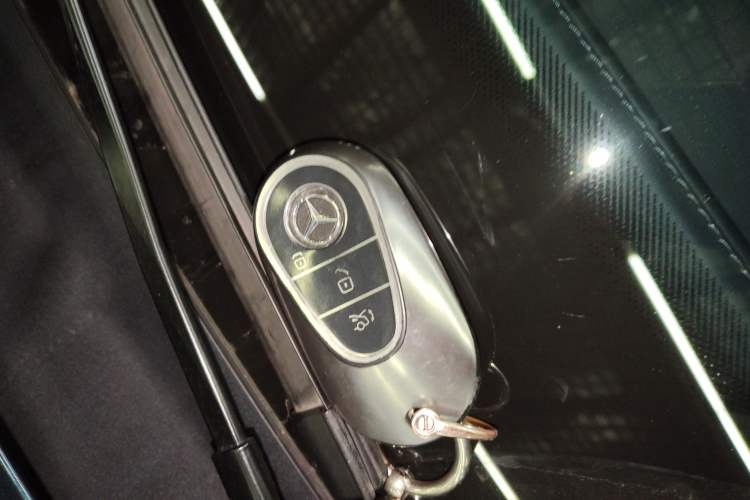 Used Mercedes-Benz C-Class 2024 Facelifted C-Class 260 L Night Edition Sports Version Vehicle Key