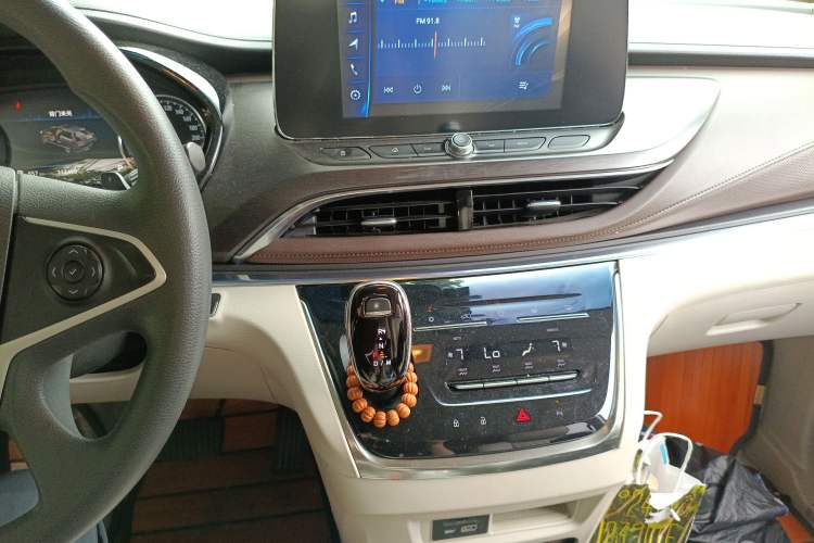 Used Buick GL8 2022 Land Cruiser Executive Class 652T Comfort Model Audio And AC Panel