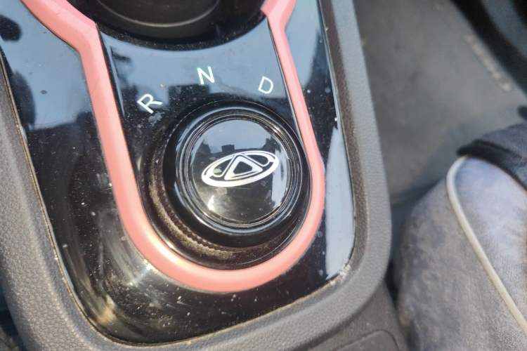 Used Chery QQ Little Ant 2022 Restyled Version Sweet Pink Edition Half-Sugar Version 30.6 kWh 30 kW 301 km Gear Lever