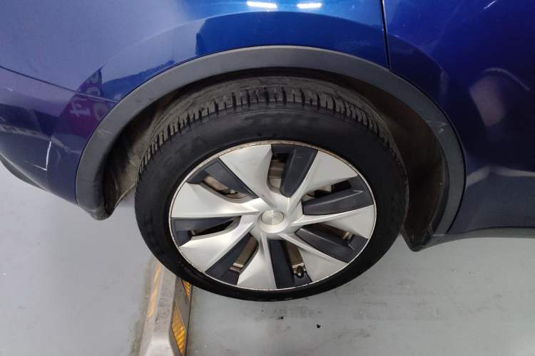 Used Tesla Model Y 2021 Long-Range All-Wheel-Drive Version
