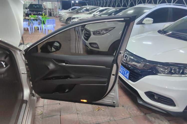 Used Toyota Camry 2021 2.0G Luxury Edition
