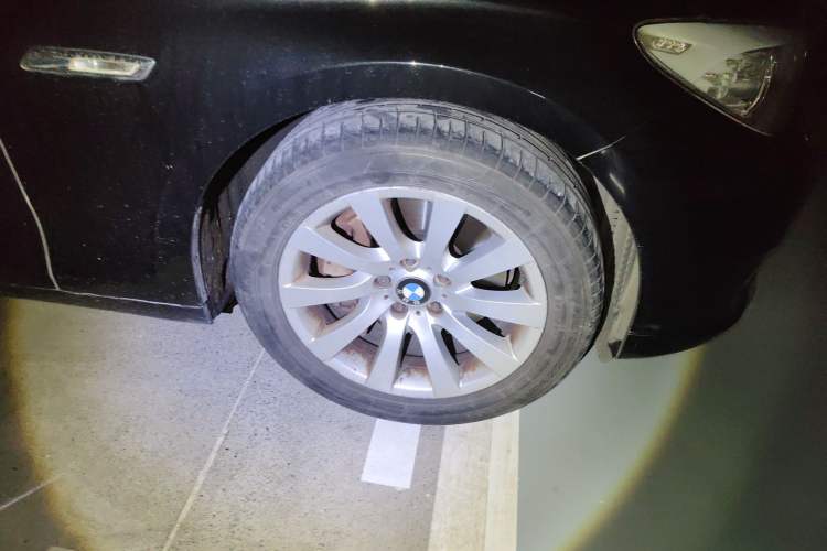 Used BMW 5 Series GT 2010 535i Leading Model Right Front Wheel Hub