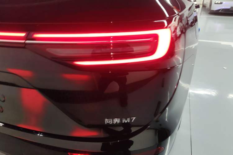 Used Hima AITO M7 2024 1.5T Rear-Drive Plus Version 5 Seats Right Rear Taillight