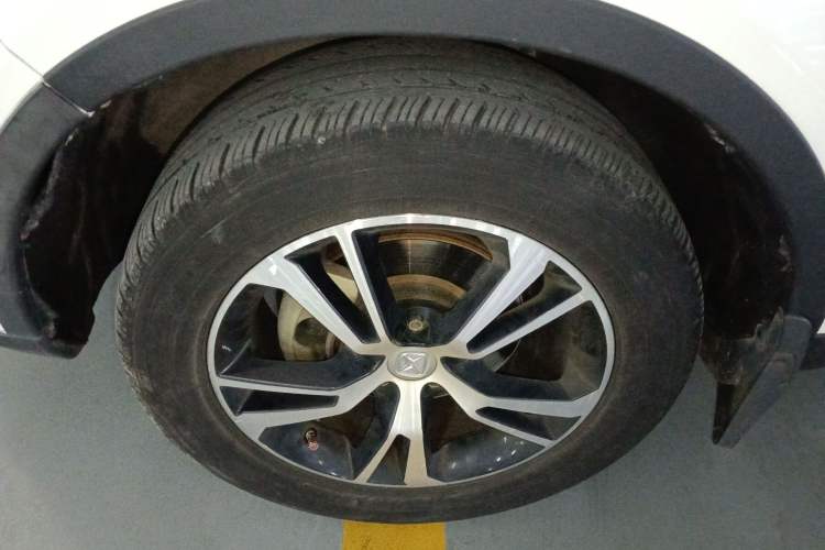 Used JMC Yusheng S330 2016 1.5L GTDi Automatic Two-Wheel Drive Prestige Edition Left Front Wheel Hub