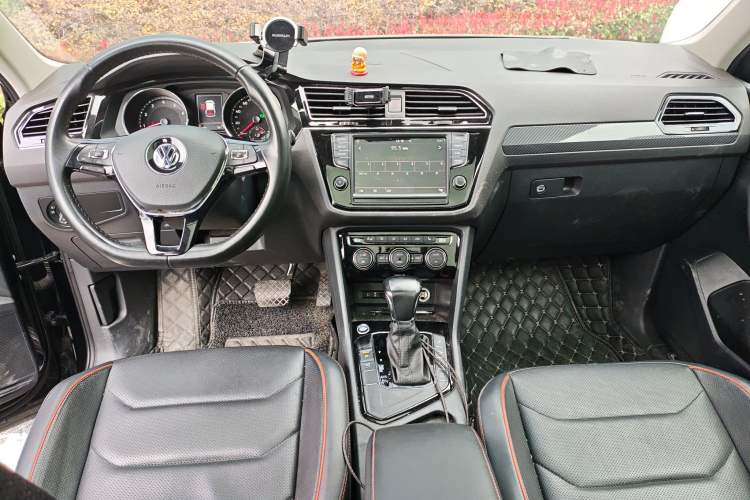 Used Volkswagen Tiguan L 2018 330TSI Automatic Two-Wheel Drive Flagship Edition Center Console