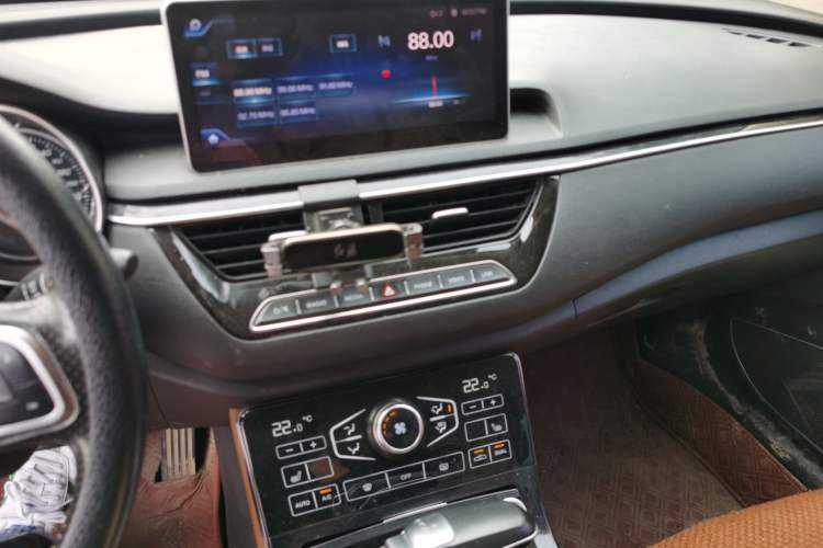 Used Hongqi H5 2018 30TD Smart Connect Dynamic Edition Audio And AC Panel