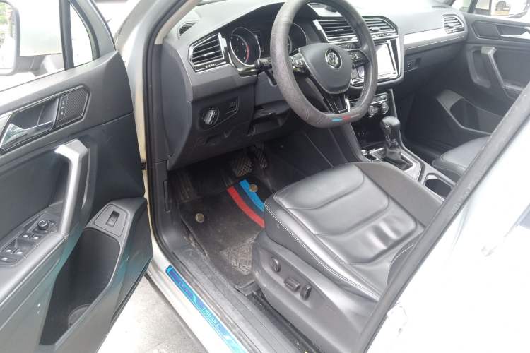 Used Volkswagen Tiguan L 2019 330TSI Automatic Two-Wheel Drive Smart Luxury Version China V Emission Standard
