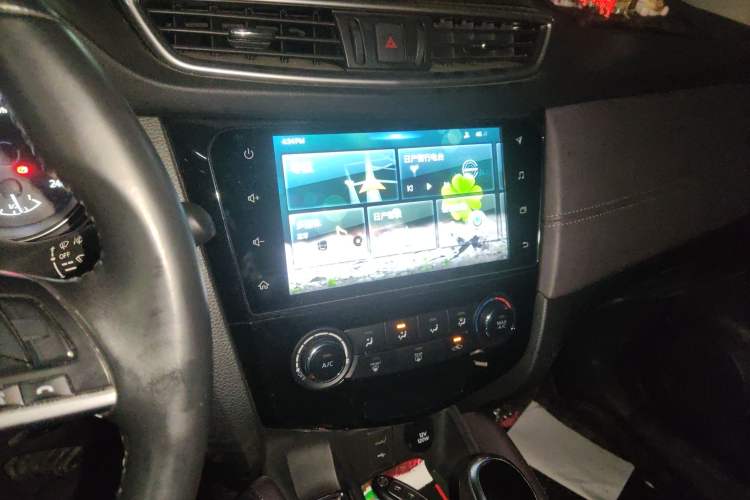 Used Nissan Qashqai 2019 2.0L CVT Luxury Edition Audio And AC Panel