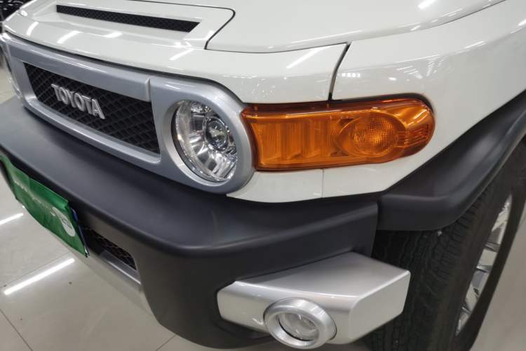 Used Toyota FJ Cruiser 2022 4.0L GX-R Dual Fuel JBL Middle East
