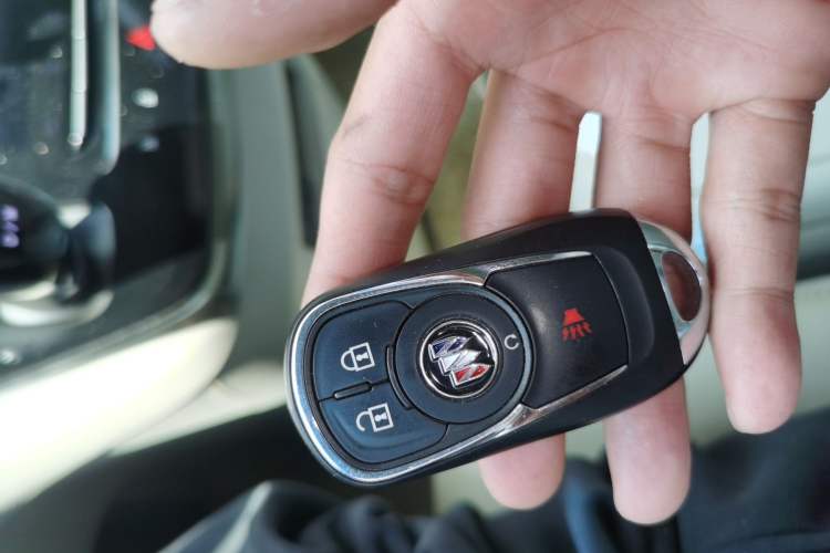 Used Buick GL8 2021 Land Cruiser Executive Class 652T Comfort Model Vehicle Key