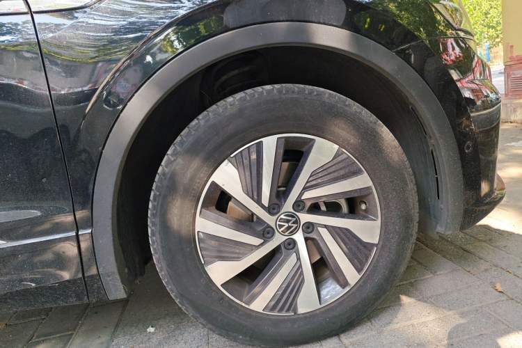 Used Volkswagen Tiguan L New Energy 2021 430 PHEV Plug-in Hybrid Flagship Edition Right Front Wheel Hub