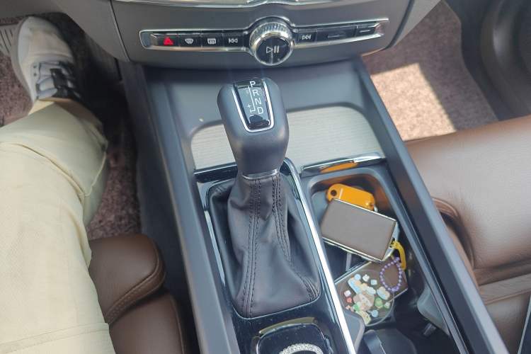 Used Volvo XC60 2020 T5 4x4 Smart Luxury Edition Gear Lever