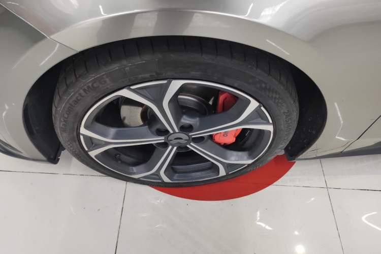 Used Nio ET5 2022 75 kWh Left Front Wheel Hub