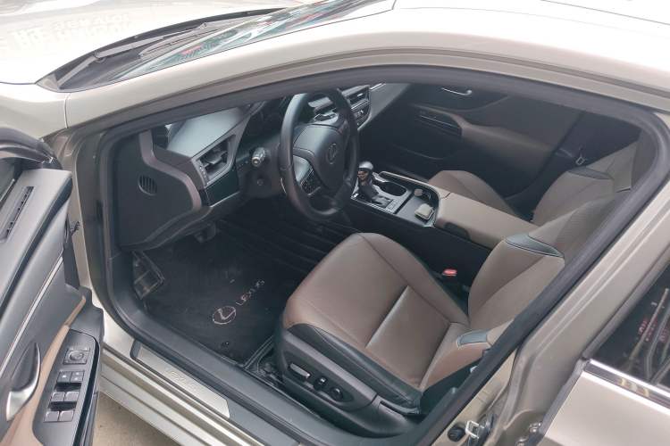 Used Lexus ES 2023 200 Excellence Edition
