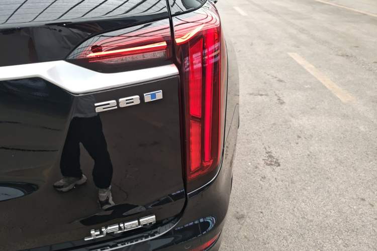 Used Cadillac XT6 2022 2.0T Six-Seater Four-Wheel-Drive Luxury Version Right Rear Taillight