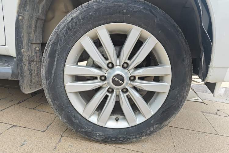 Used Isuzu mu-X 2018 1.9T Diesel Automatic 2WD Enjoyment Edition 7 Seats Right Front Wheel Hub