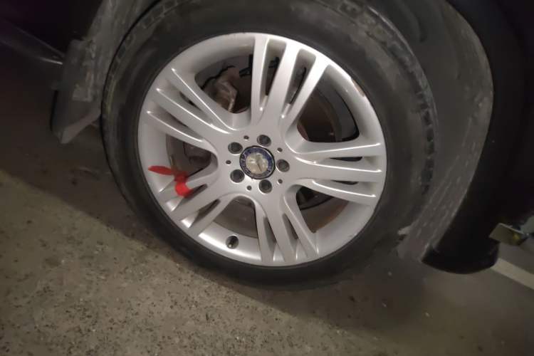 Used Mercedes-Benz GLK-Class 2013 GLK 300 4MATIC Fashion Model Right Front Wheel Hub