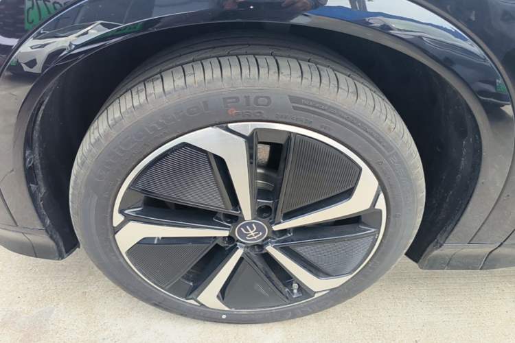 Used BYD Song L EV 2025 Intelligent Driving Version 662 km LiDAR Excellence Edition
