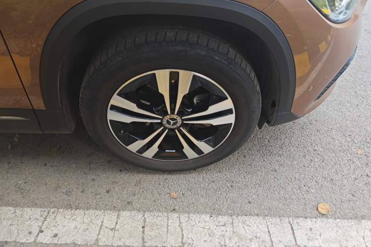 Used Mercedes-Benz GLA 2020 GLA 200 Right Front Wheel Hub