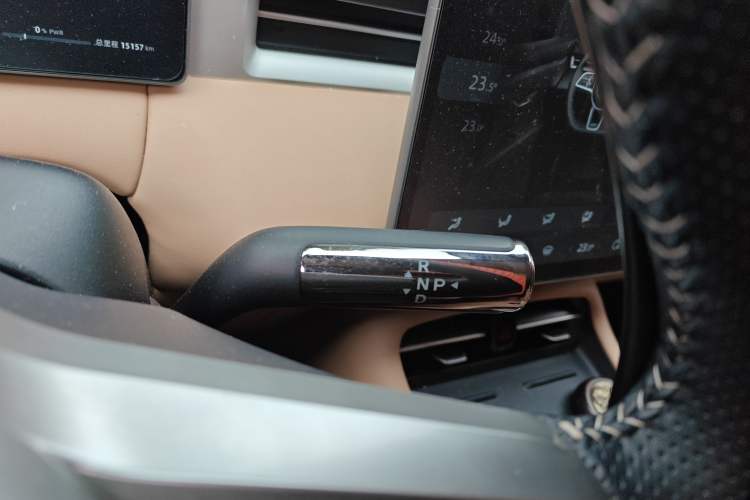 Used Landian E5 PLUS 2025 165 km Long-Range Version PLUS 7-Seater Gear Lever