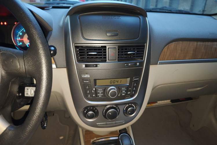 Used Buick Excelle 2015 1.5L Automatic Classic Model Audio And AC Panel