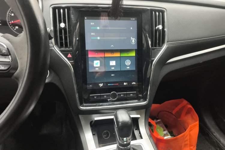 Used Roewe RX5 2019 20T Two-Wheel Drive Automatic 4G Connected Platinum Edition