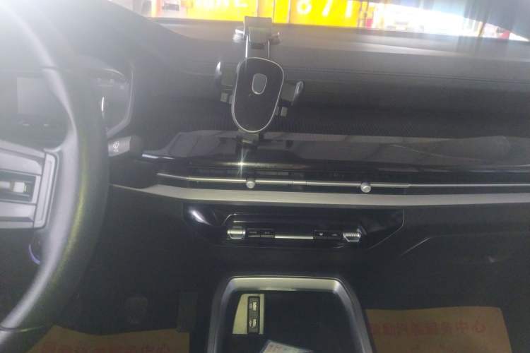 Used Wuling Jiachen 2022 1.5L Manual Enjoyment Elite Model
