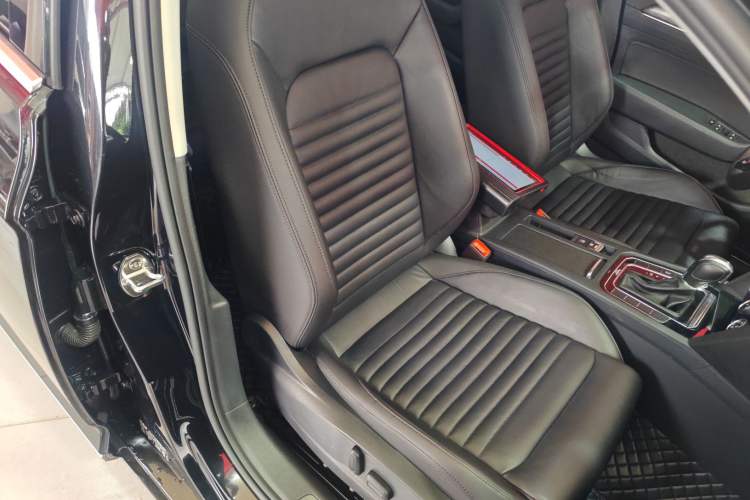 Used Volkswagen Magotan 2019 330TSI DSG Leading Model China VI Standard