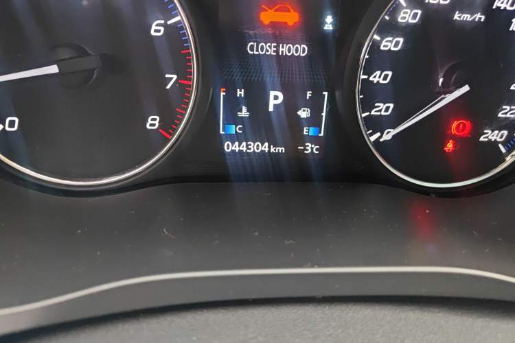 Used Mitsubishi Outlander 2019 2.4L 4x4 Zhi Xiang Edition 5 Seats China VI Standard
