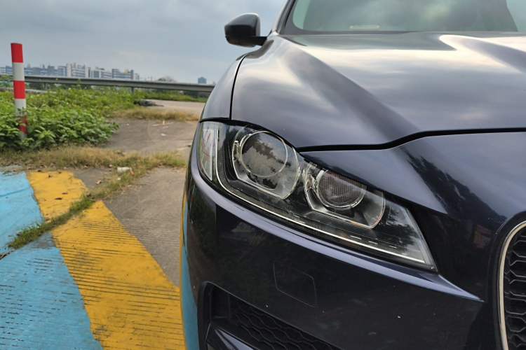 Used Jaguar F-PACE 2019 2.0T Four-Wheel Drive Urban Luxury Edition Right Front Headlight