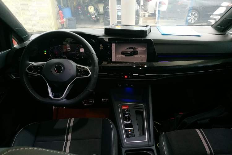 Used Volkswagen Golf 2023 Facelift 280TSI DSG R-Line Lite