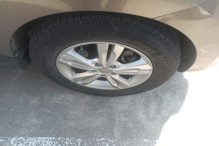 Used Hyundai ix35 2012 2.0L Automatic Two-Wheel Drive Elite Edition GLS Right Front Wheel Hub