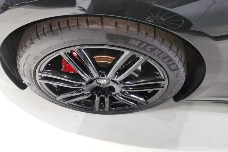 Used Maserati Ghibli 2019 3.0T Diamond Black Global Limited Edition China VI Standard Left Front Wheel Hub