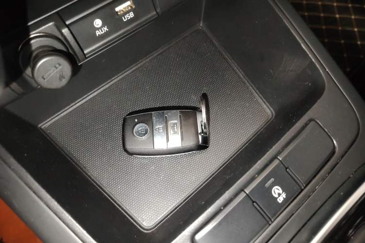 Used Kia KX Cross 2018 1.6L Automatic Dynamic Sunroof Version
