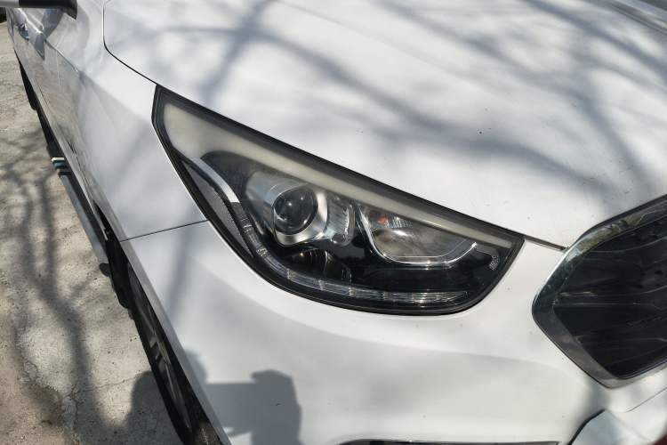 Used Hyundai ix35 2015 2.0L Automatic 2WD Smart Type China IV Right Front Headlight