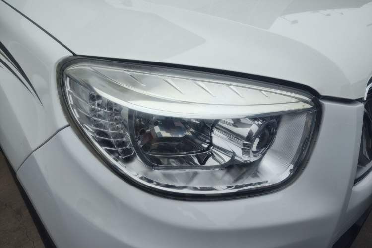 Used Foton Savana 2017 2.0T Automatic All-Wheel Drive Gasoline Flagship 7-Seater Right Front Headlight