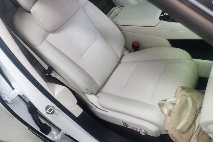 Used Lynk & Co 900 2025 2.0T Ultra Right Front Seat